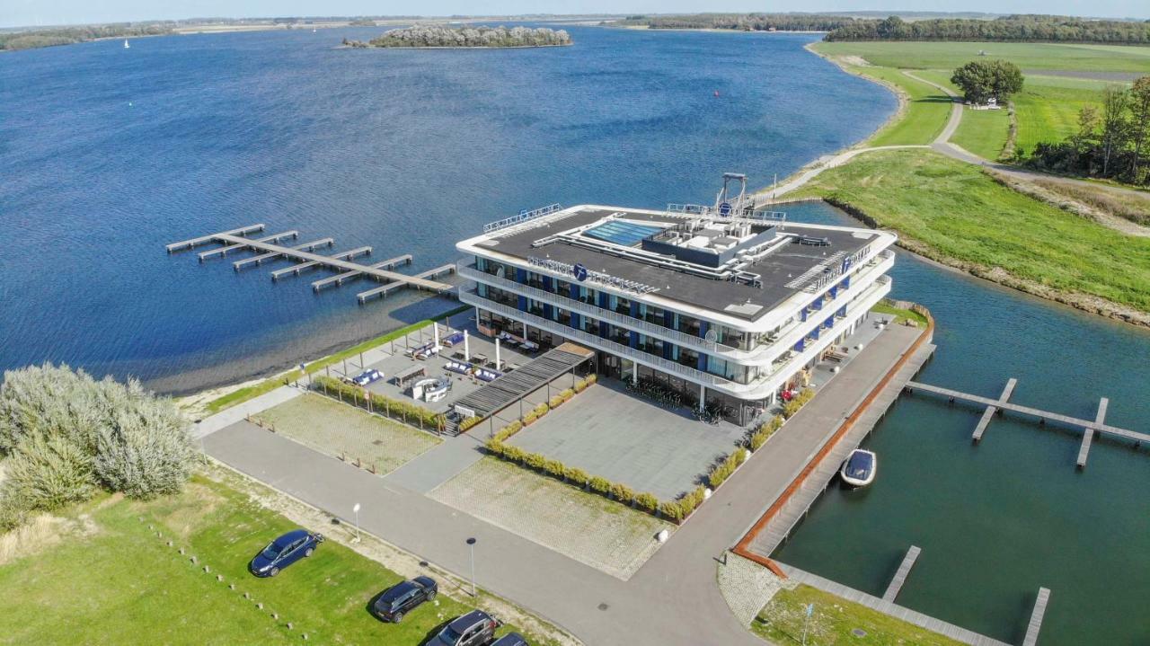 Fletcher Hotel-Restaurant Het Veerse Meer أرنيماودن المظهر الخارجي الصورة